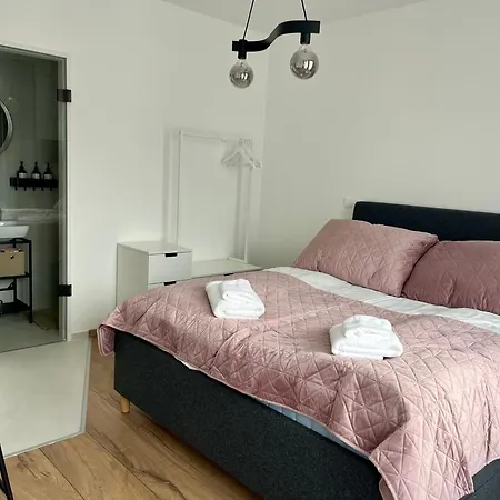 Feel Good Units * Budapešť